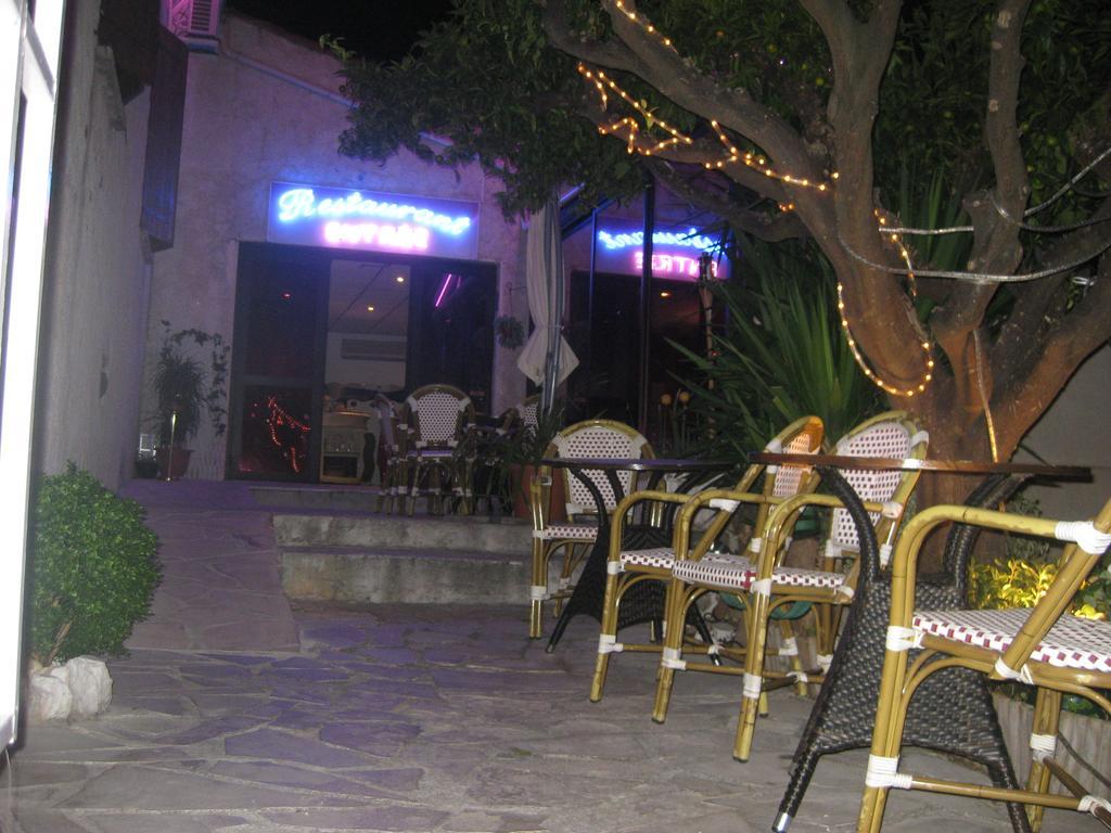 Auberge Villa Montaleigne Saint-Laurent-du-Var Bagian luar foto