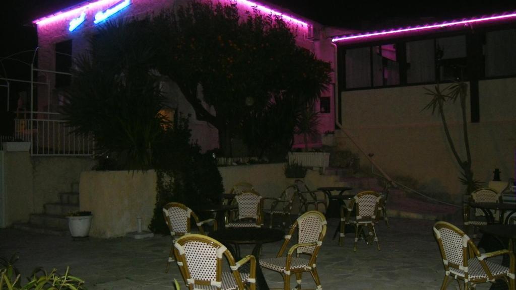 Auberge Villa Montaleigne Saint-Laurent-du-Var Bagian luar foto