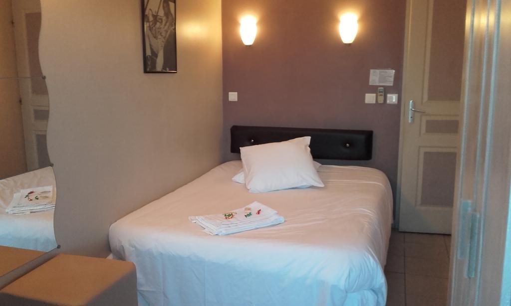 Auberge Villa Montaleigne Saint-Laurent-du-Var Bagian luar foto